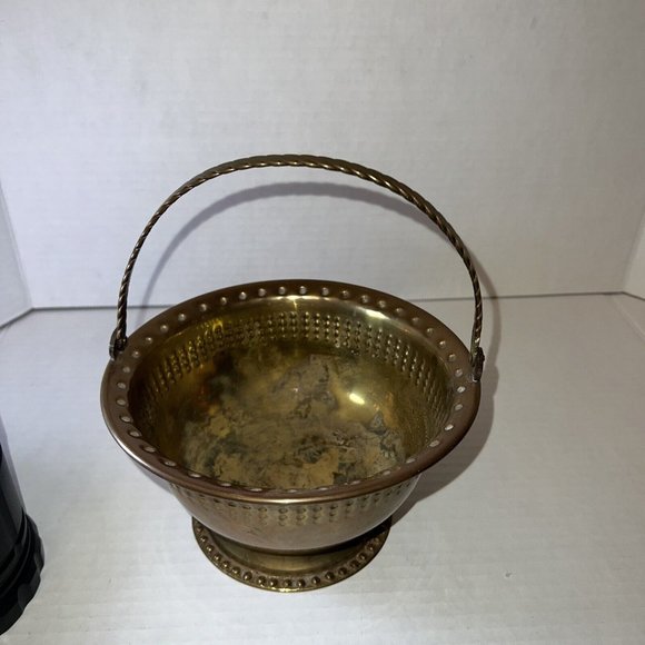 Vintage Brass Basket dish With Handle - Picture 3 of 5